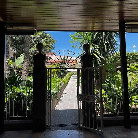 Modern In La Nogalera 托雷莫利诺斯