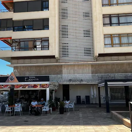 Modern In La Nogalera 托雷莫利诺斯